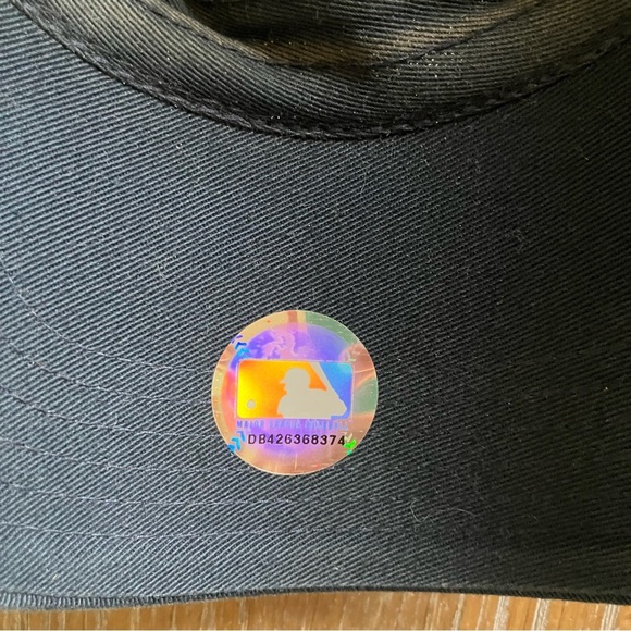 MLB Woman’s Boston Red Sox Baseball Cap with Sparkling Jewels Adjustable - Picture 6 of 7